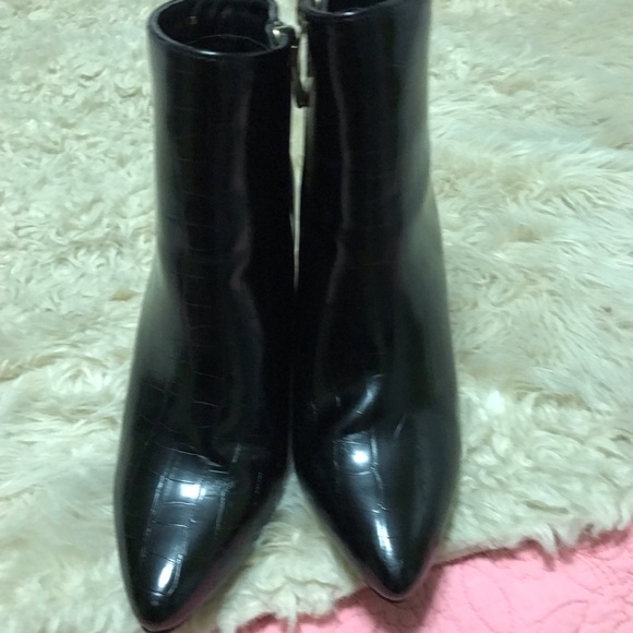 Shoes 🌹🌹 FINAL  MARK  DOWN 🌹🌹 - Picture 1 of 8